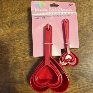 Measuring cups - Red heart shape